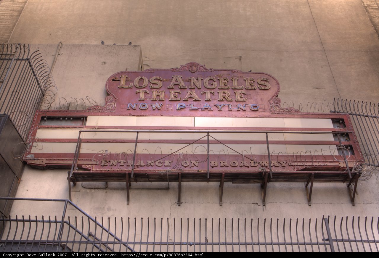 The iconic Los Angeles Theatre sign
