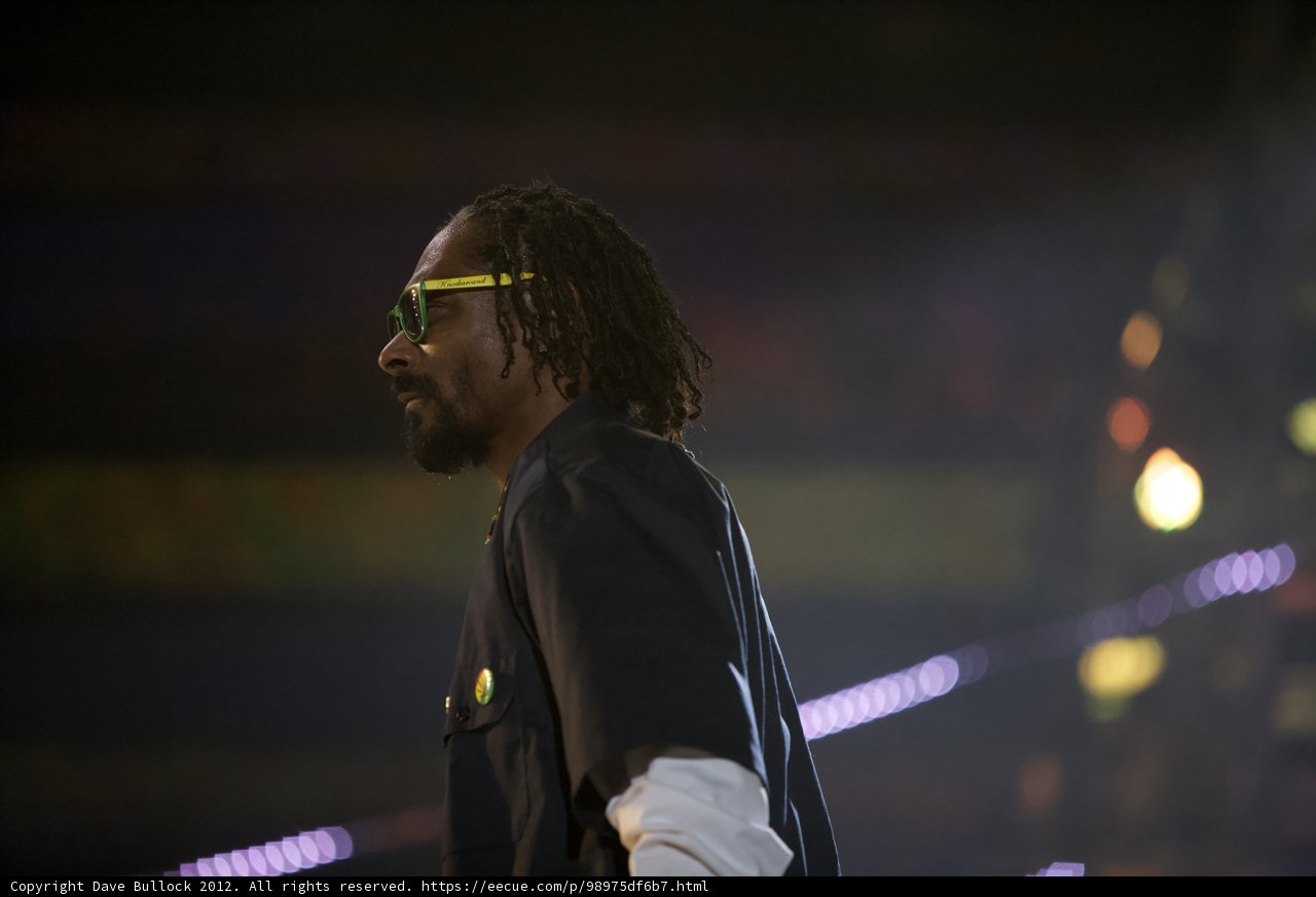 Snoop Dogg electrifies the Super Bowl stage