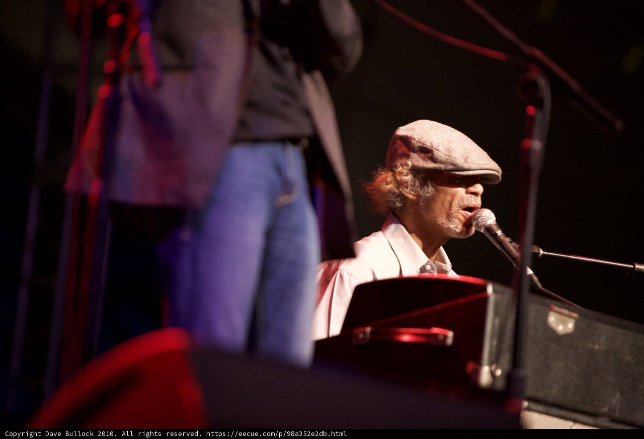 Damien Leake rocks the stage with his solo performance