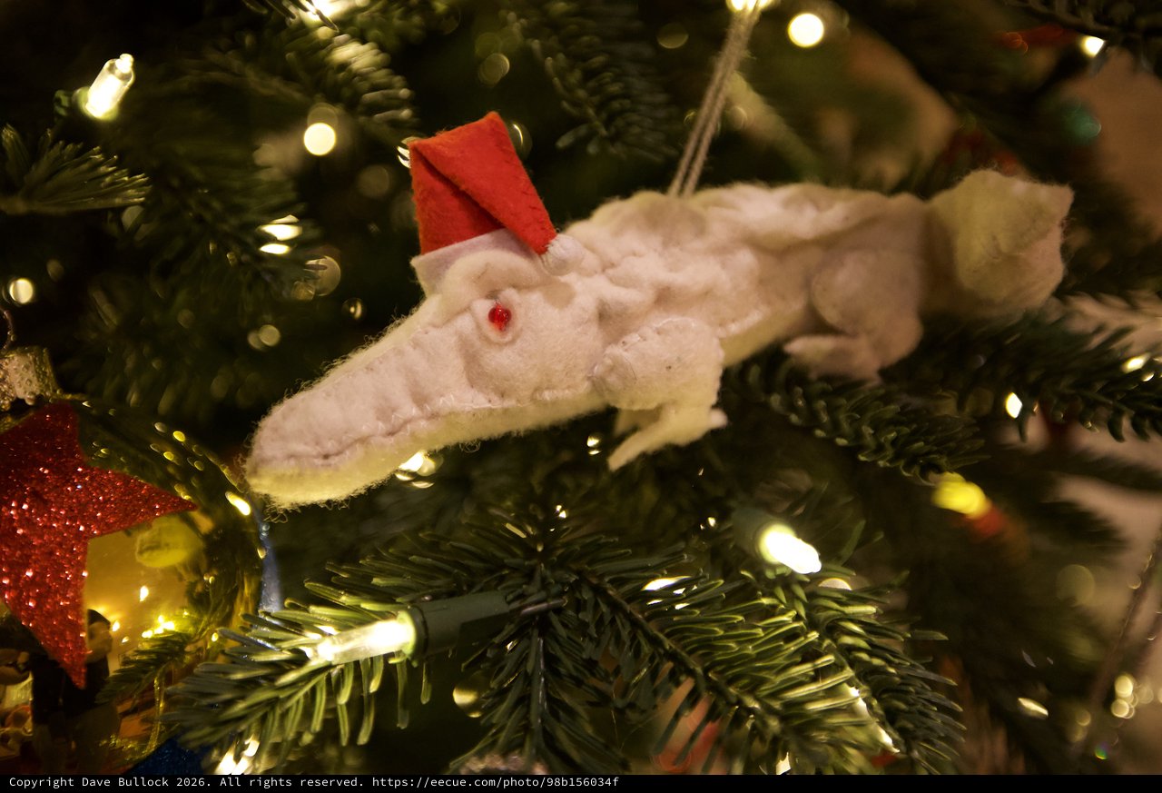 Festive Alligator Christmas Tree Ornament with Santa Hat