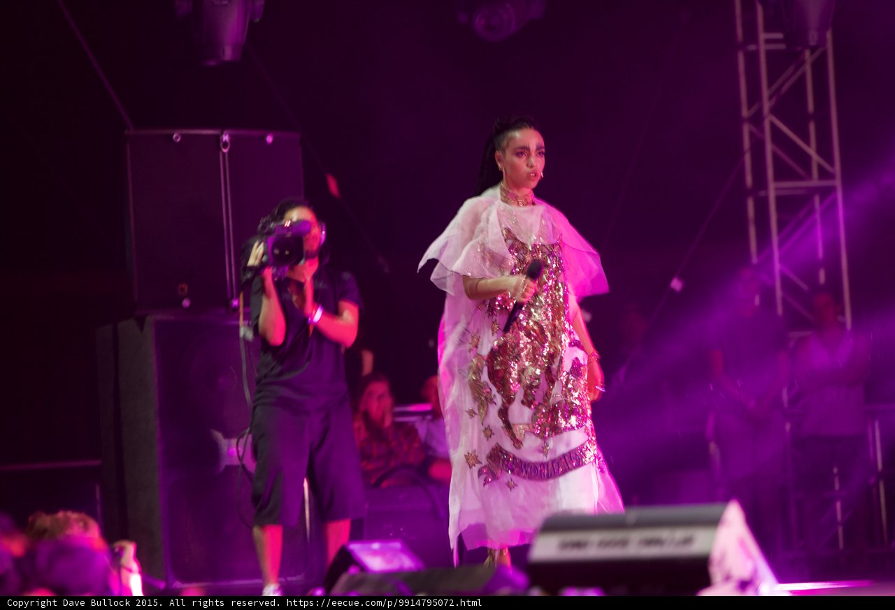 FKA Twigs on Stage