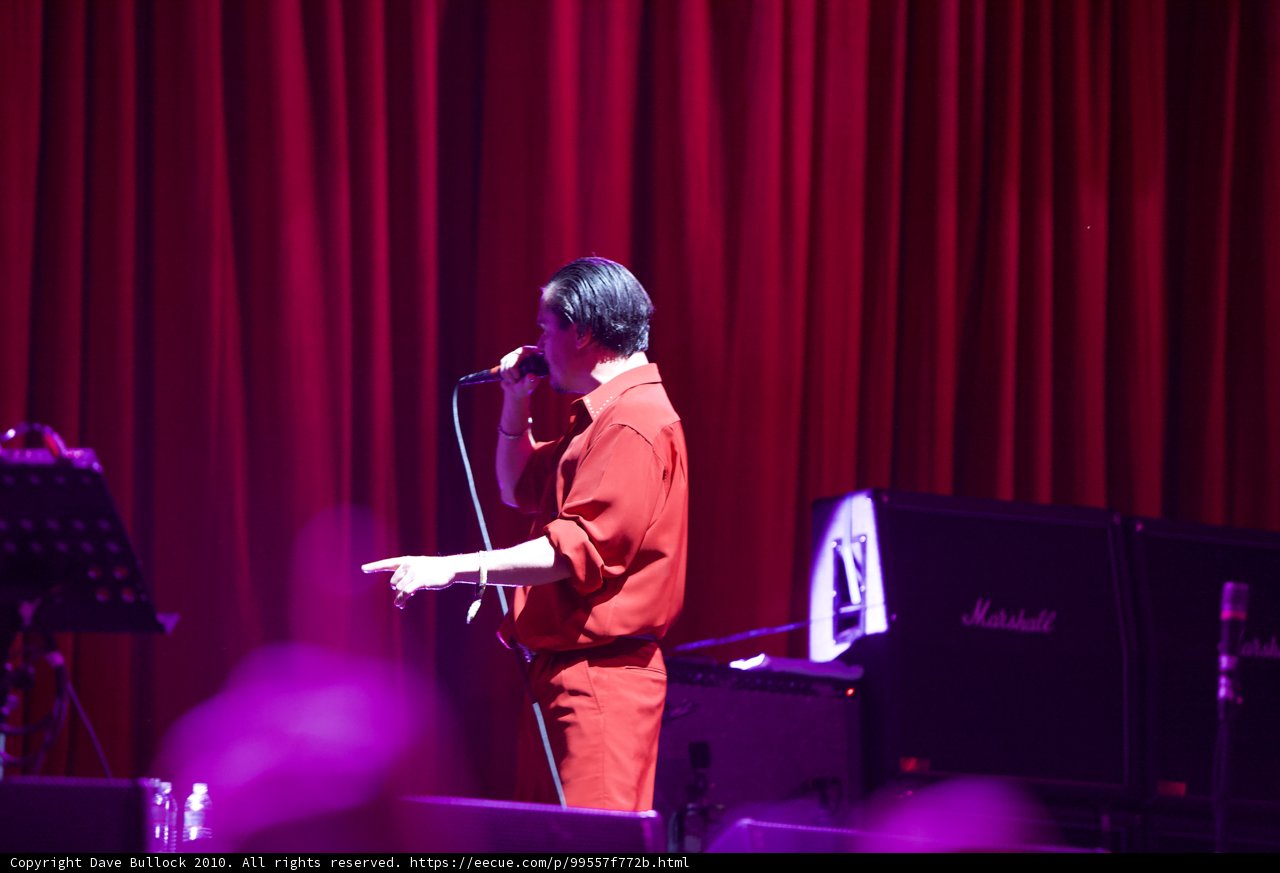 Red Shirt Singer Takes Center Stage