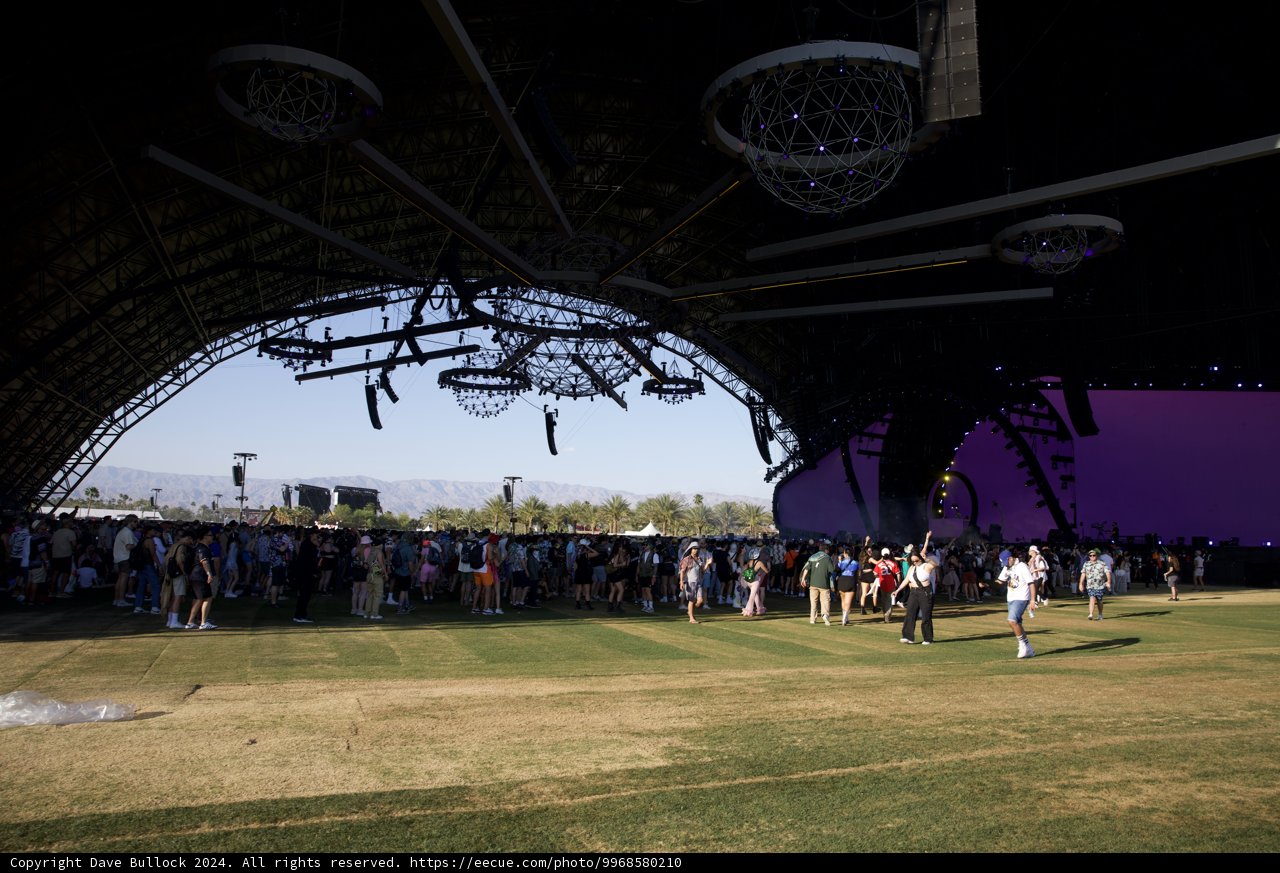 Festival Vibes Under the Desert Sun: Coachella 2024