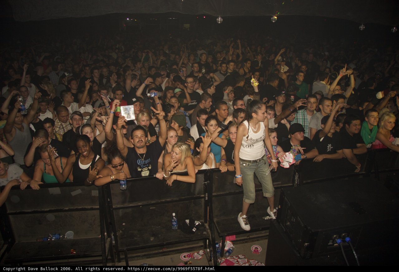 Funky Crowd at Funktion 9 3 Concert