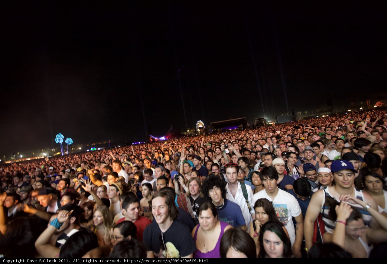 Coachella 2011: A Starry Night with an Energetic Crowd
