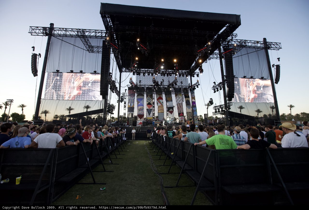 A Sea of Fans at Coachella 2009