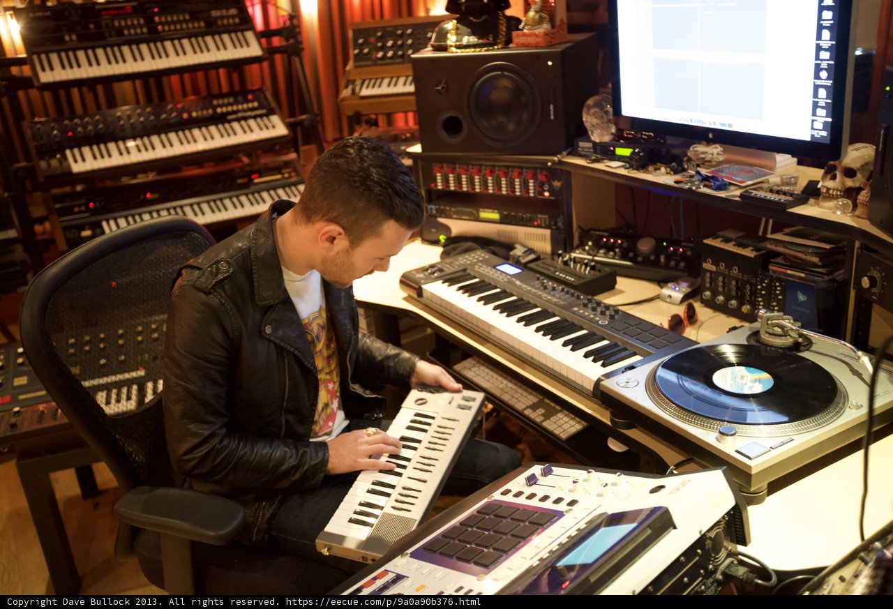 Studio Session: Playing the Electronic Keyboard