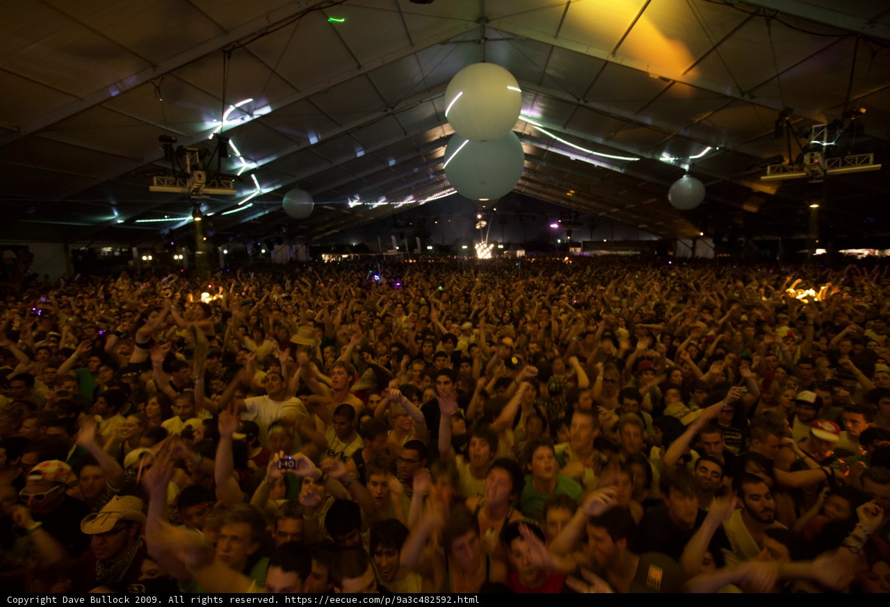 Coachella 2009 Crowd Gets Lit Up