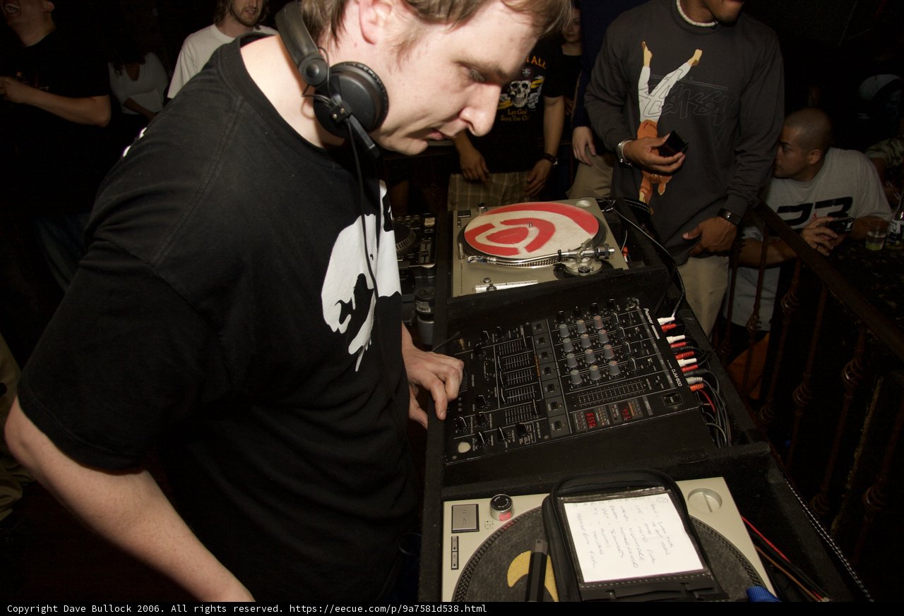 Tech-savvy DJ rocks party with his laptop