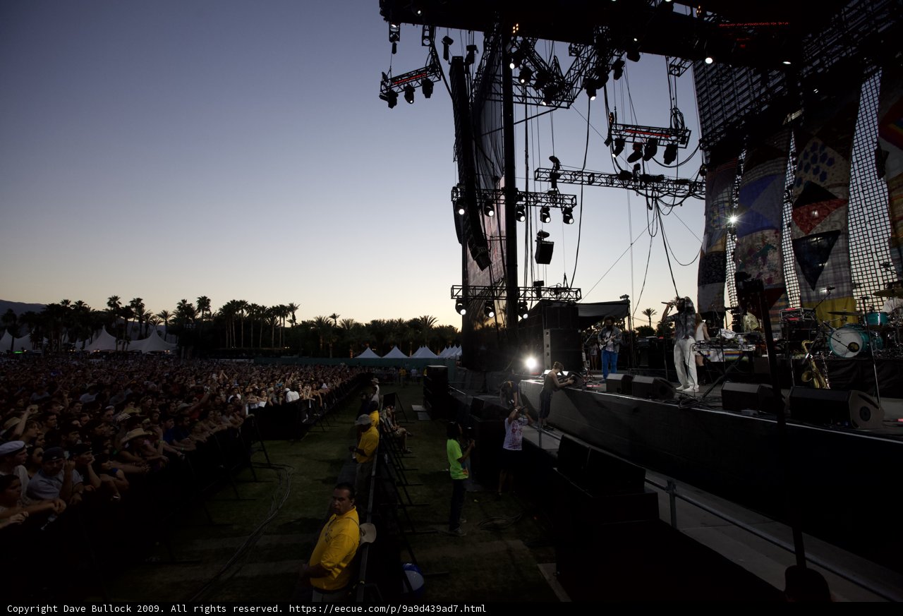 Coachella Crowd Rocks Out Under the Stars