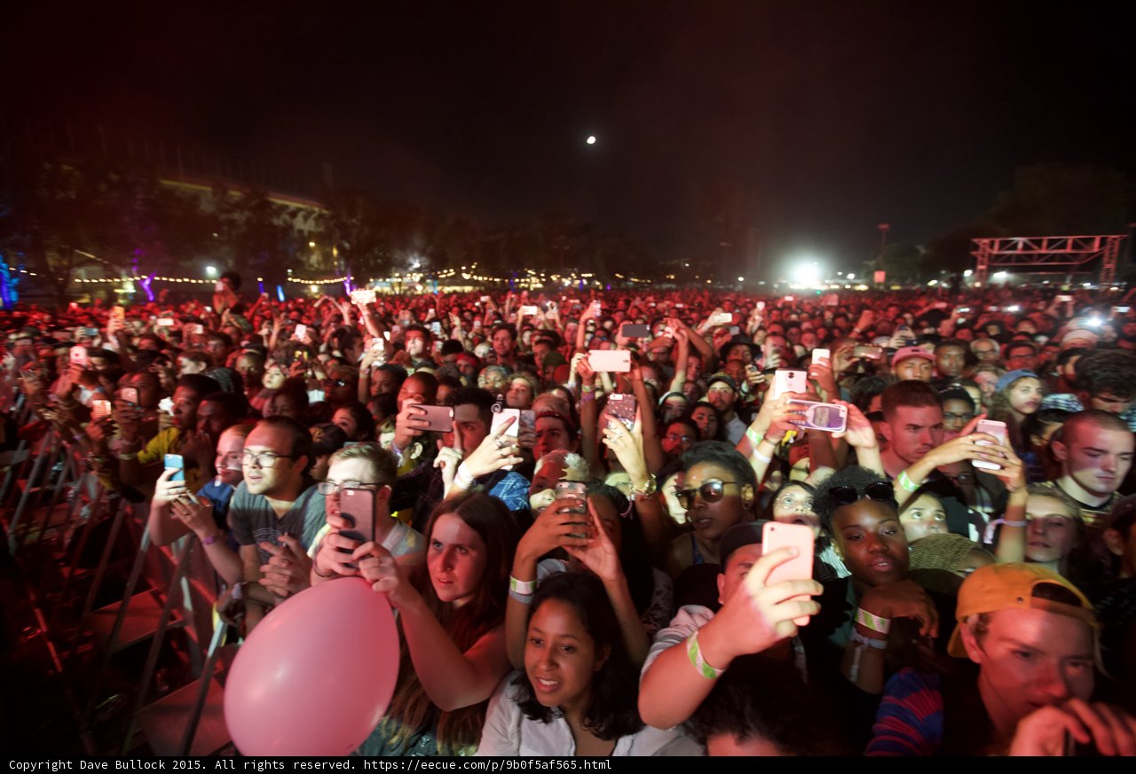 FYF Fest Wide Crowd Smiling Woman White Shirt Pink Balloon Woman Sunglasses Moon Phones Orange Cap