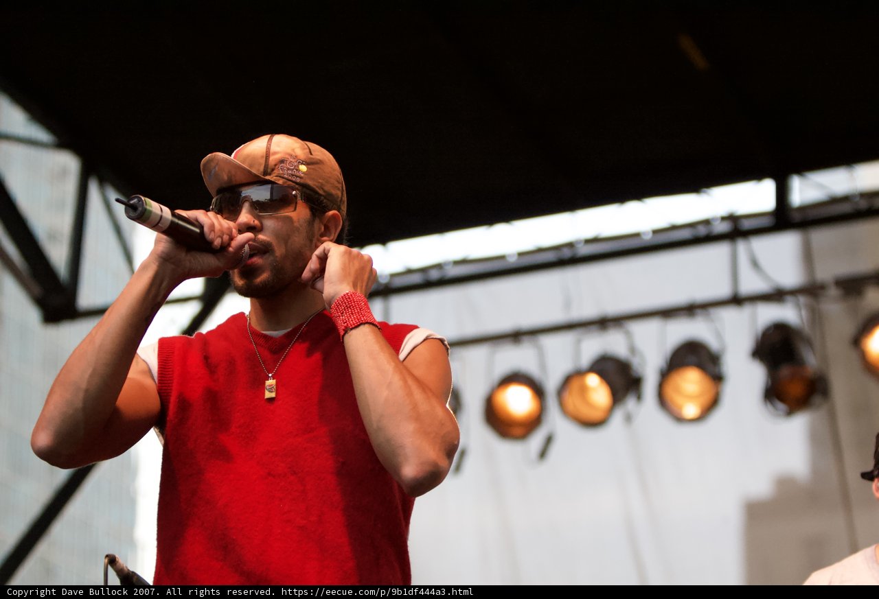 Red-Shirted Entertainer Rocks the Stage