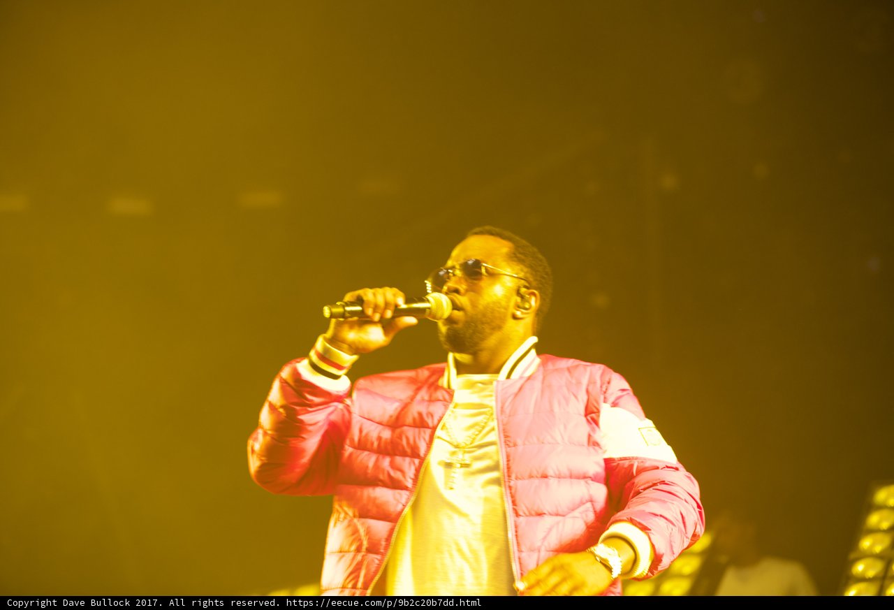 Sean Combs rocks Coachella in pink!