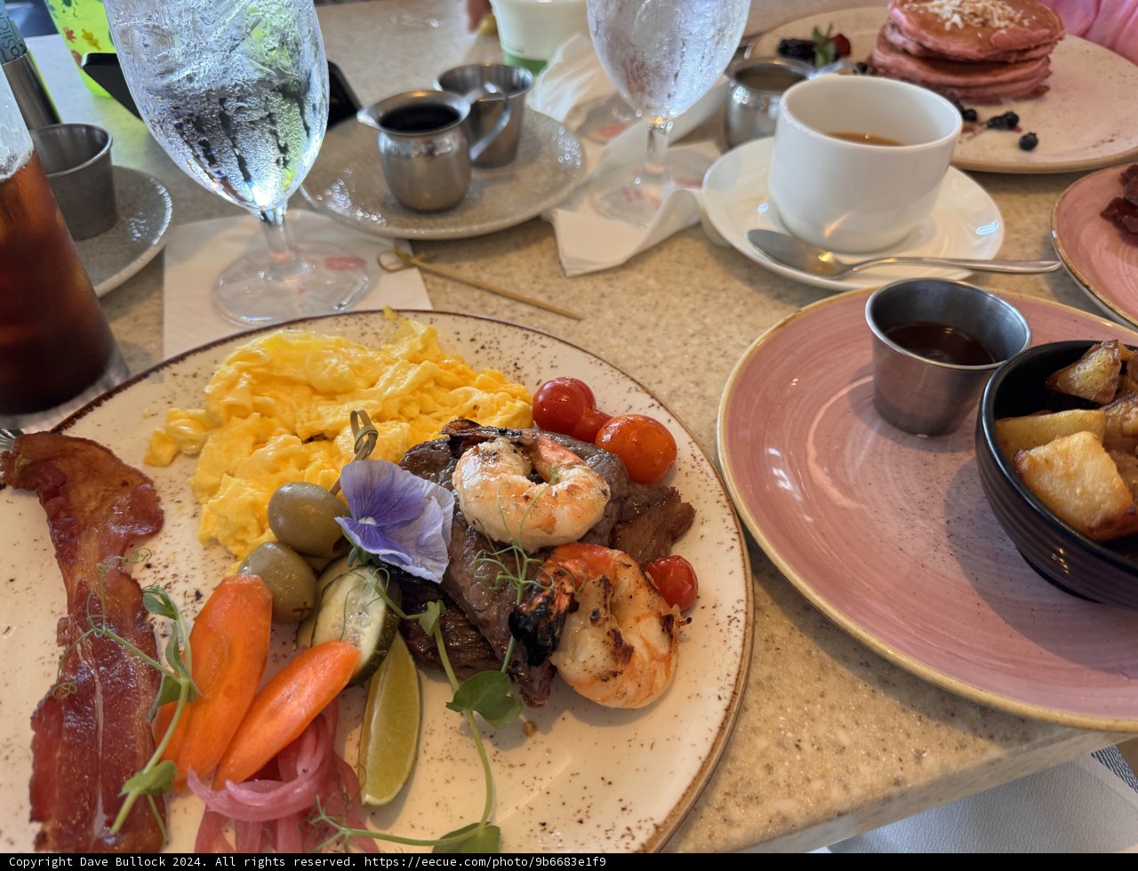 A Luxurious Brunch at The Royal Hawaiian