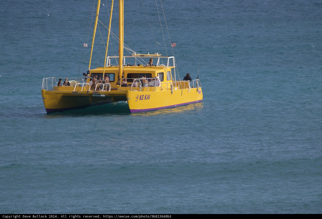 Vibrant Sailing in Hawaiian Waters