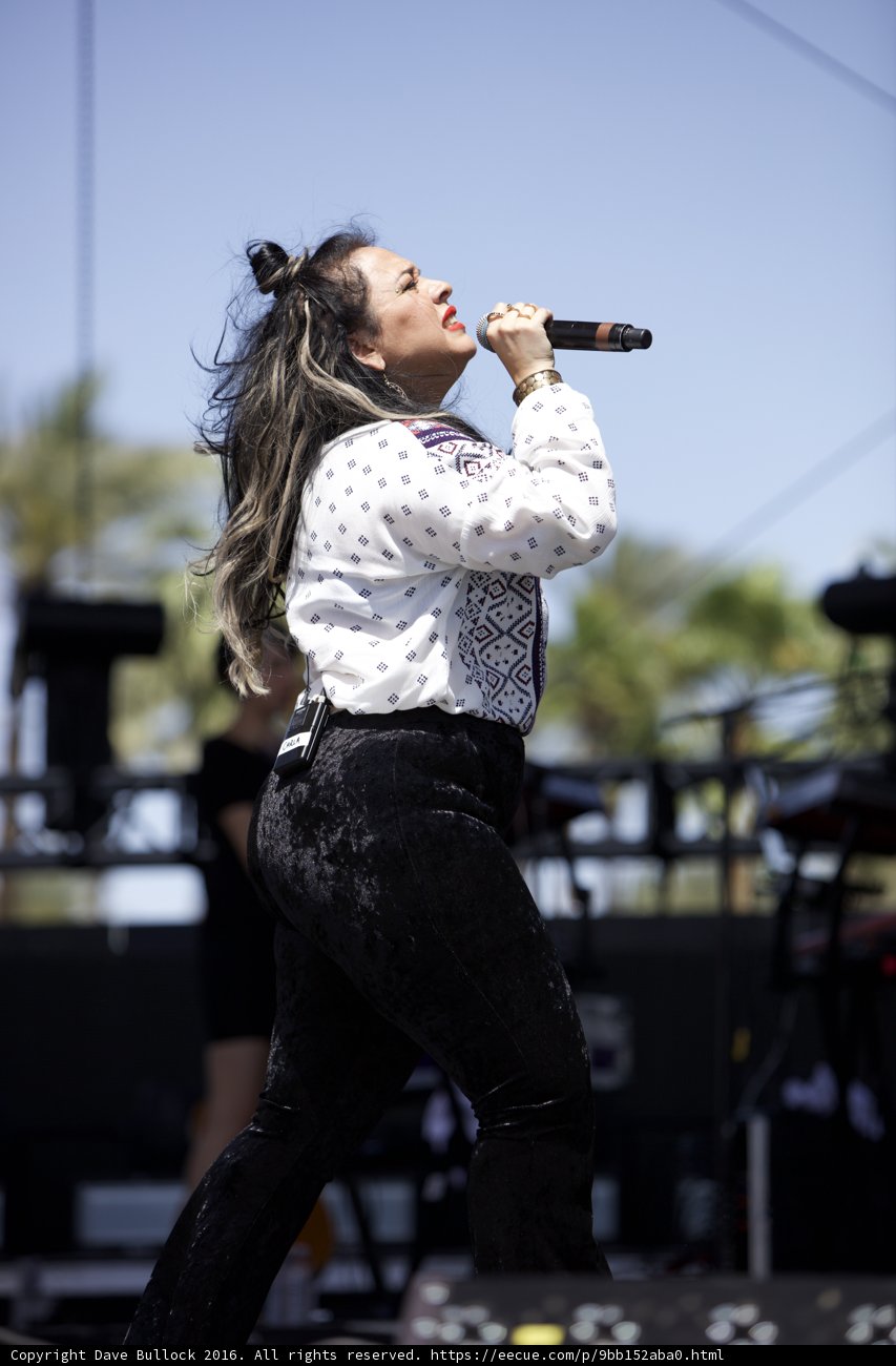 Solo Performance Under the Sun