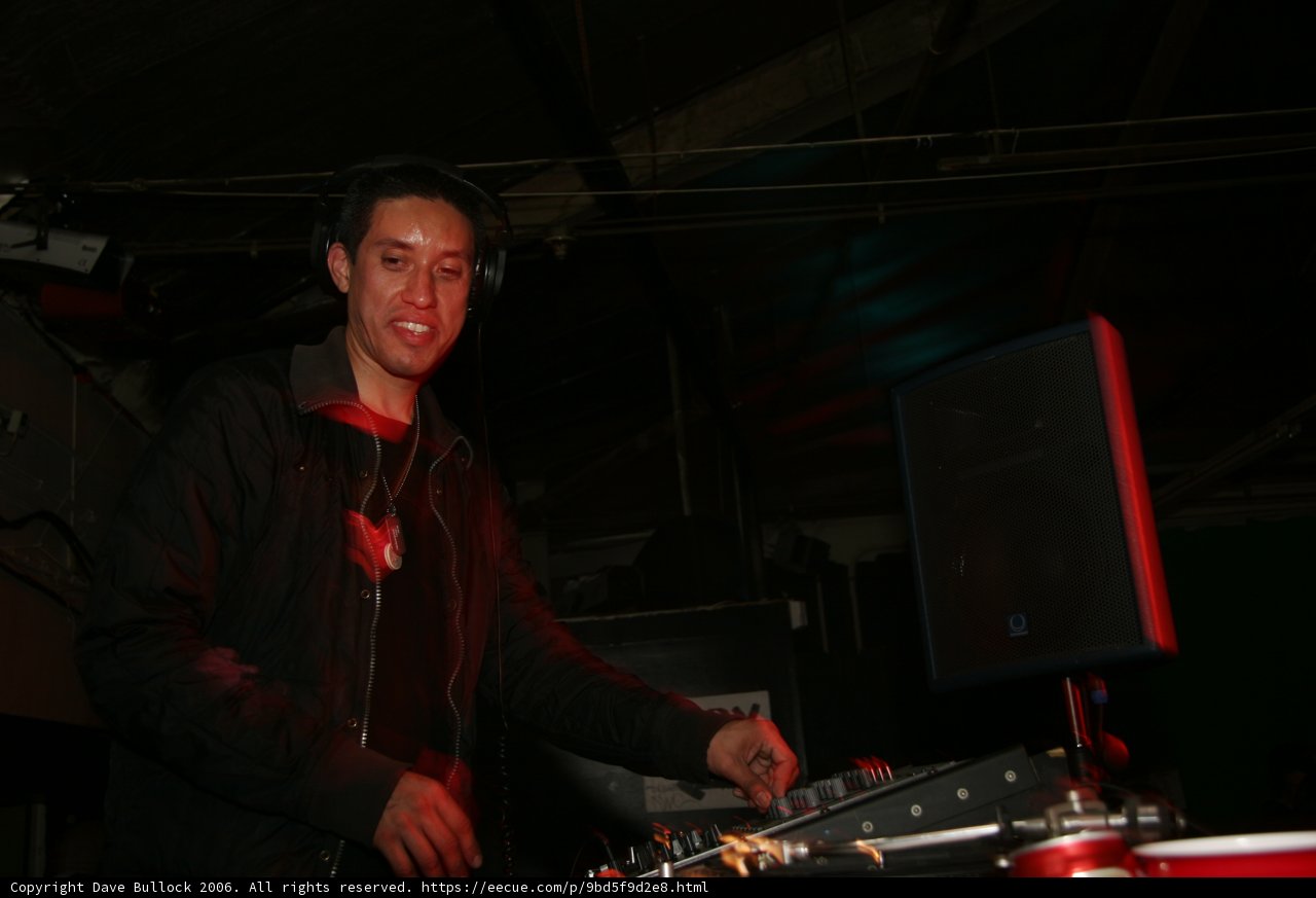 DJ Raul R Entertains with a Set