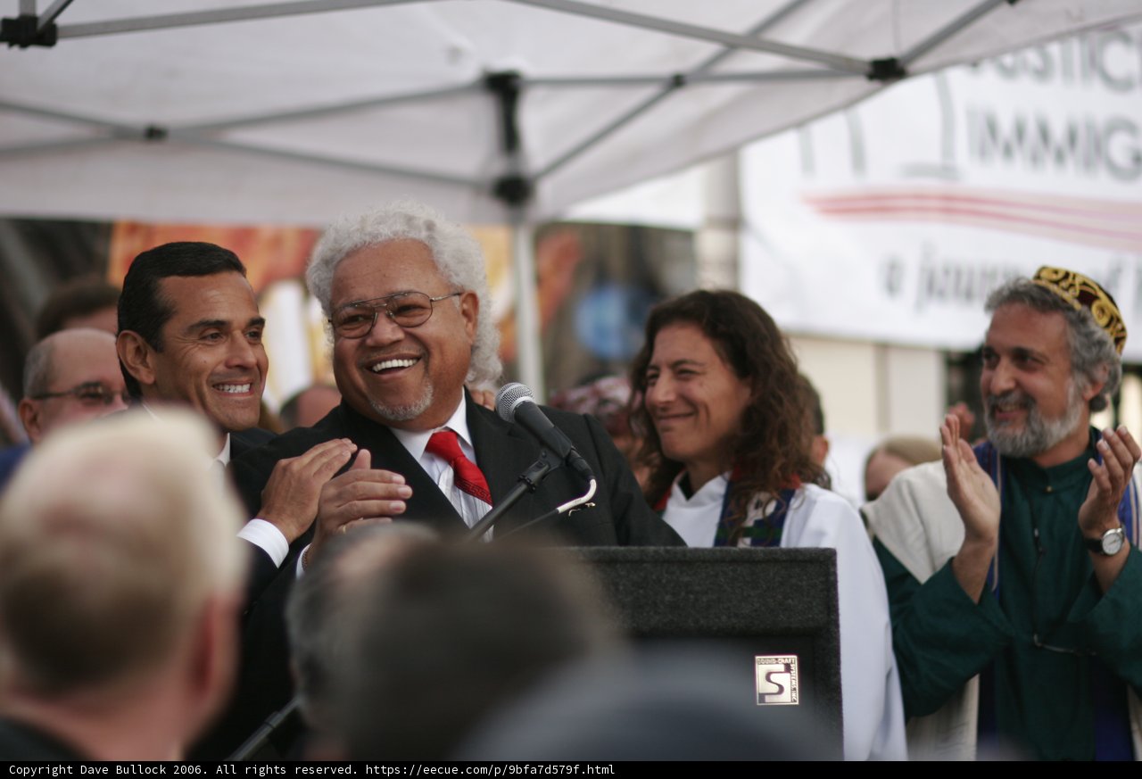 Antonio Villaraigosa with Supporters