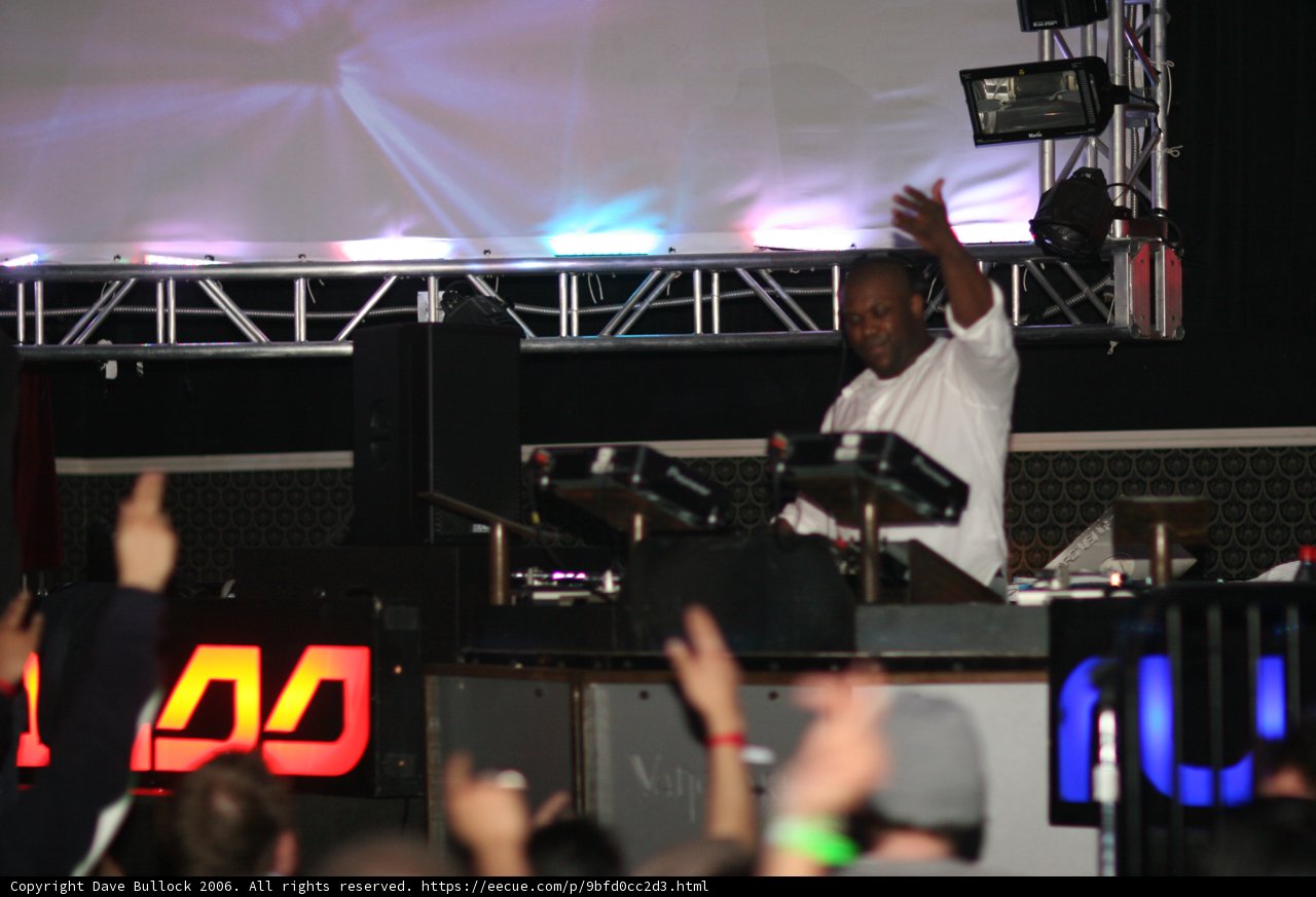 Grooving with the Crowd