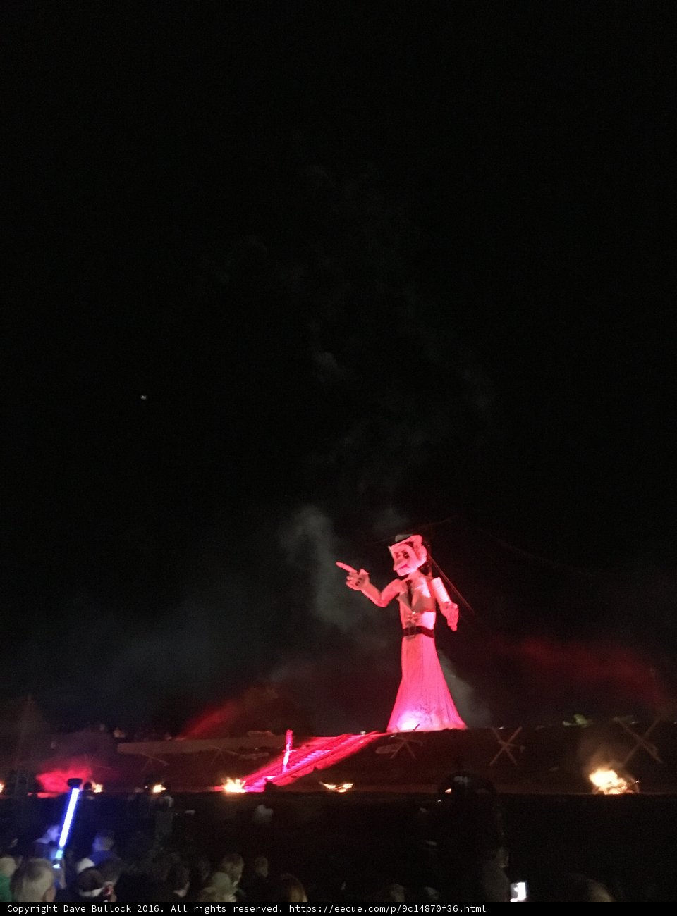 Illuminated Red Sculpture Lights Up Concert Crowd