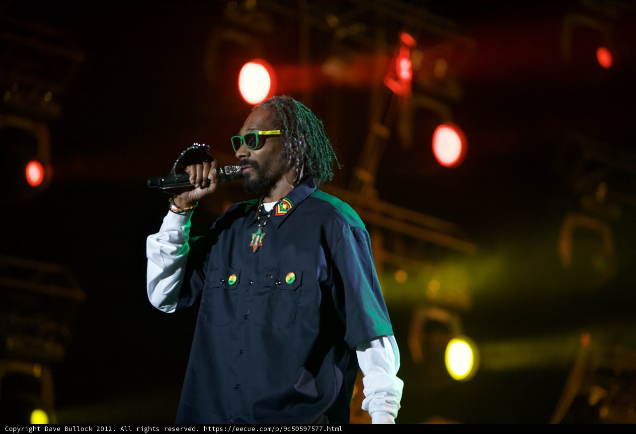 Snoop Dogg brings the heat to Coachella