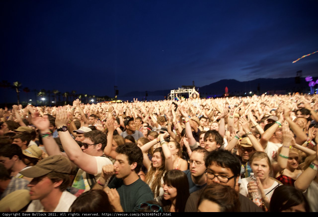 Coachella 2011: Sunday Concert Crowd