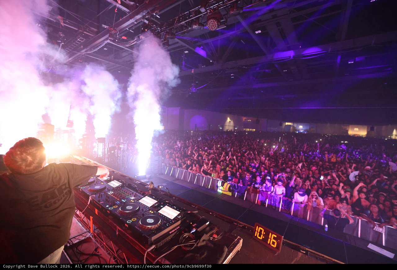 DJ Ignites Massive Crowd at Wobbleland 2026