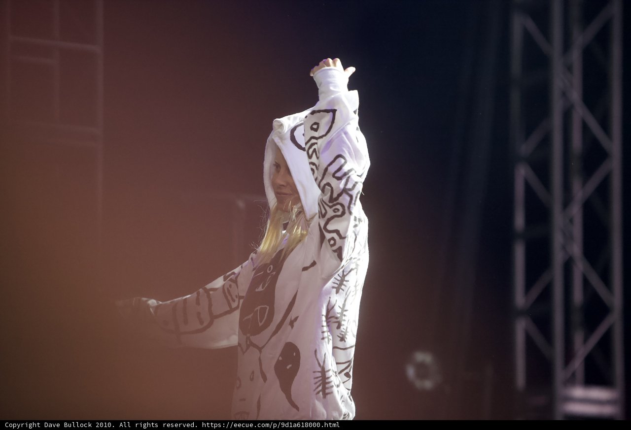 White Robe Solo Performance