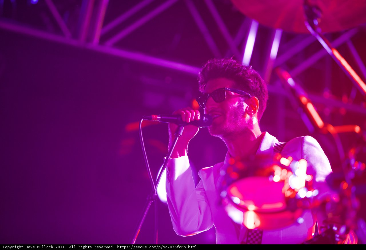 The Entertainer Rocks the Mic at Coachella 2011