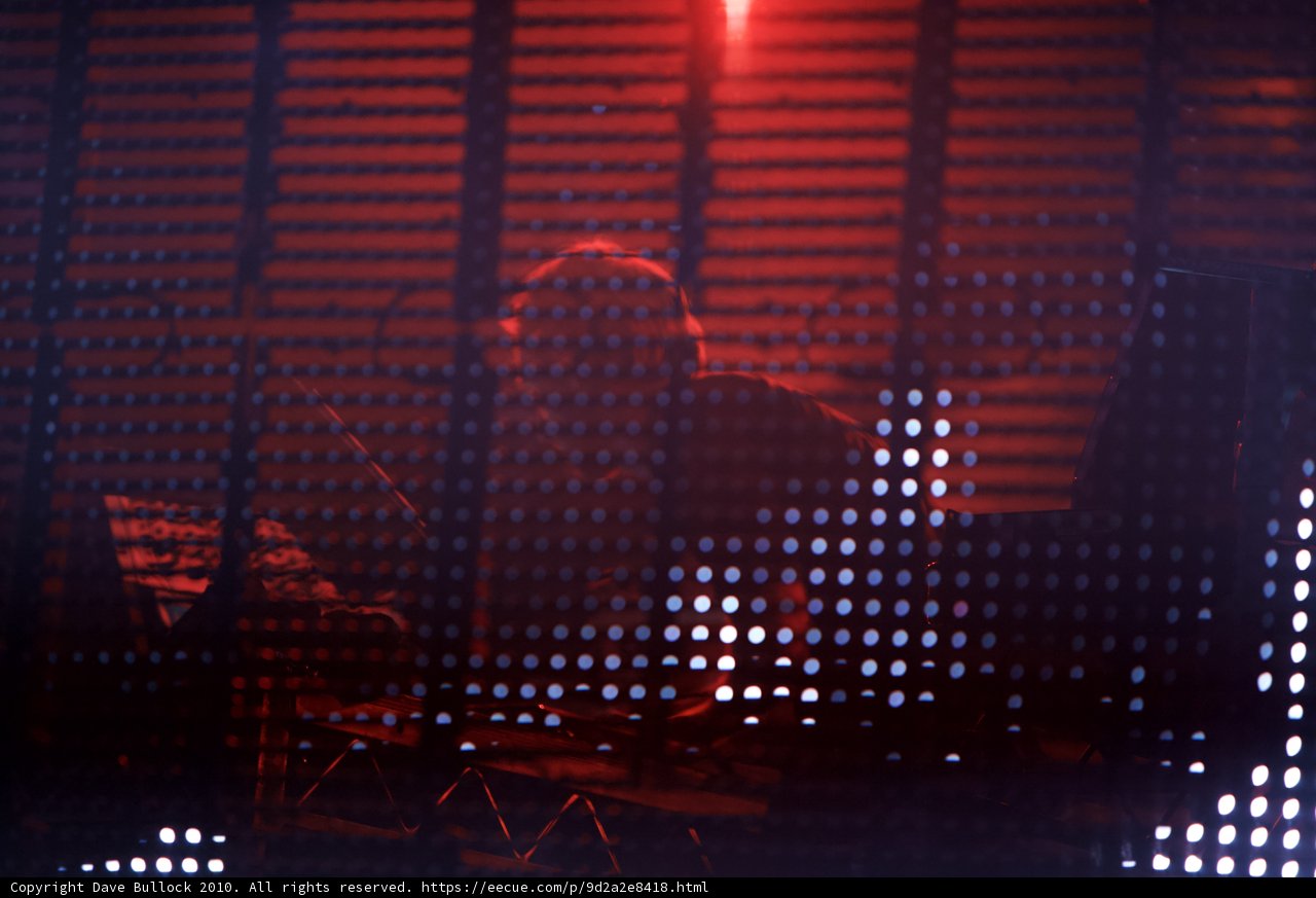Urban Performer Enchants Crowd with Electronic Music