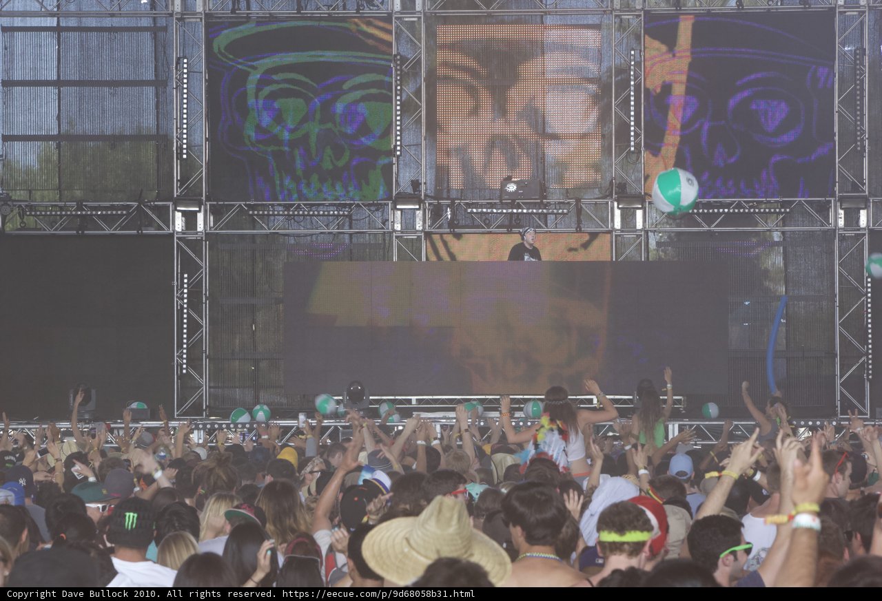 Coachella Crowd Gathers for Epic Performance