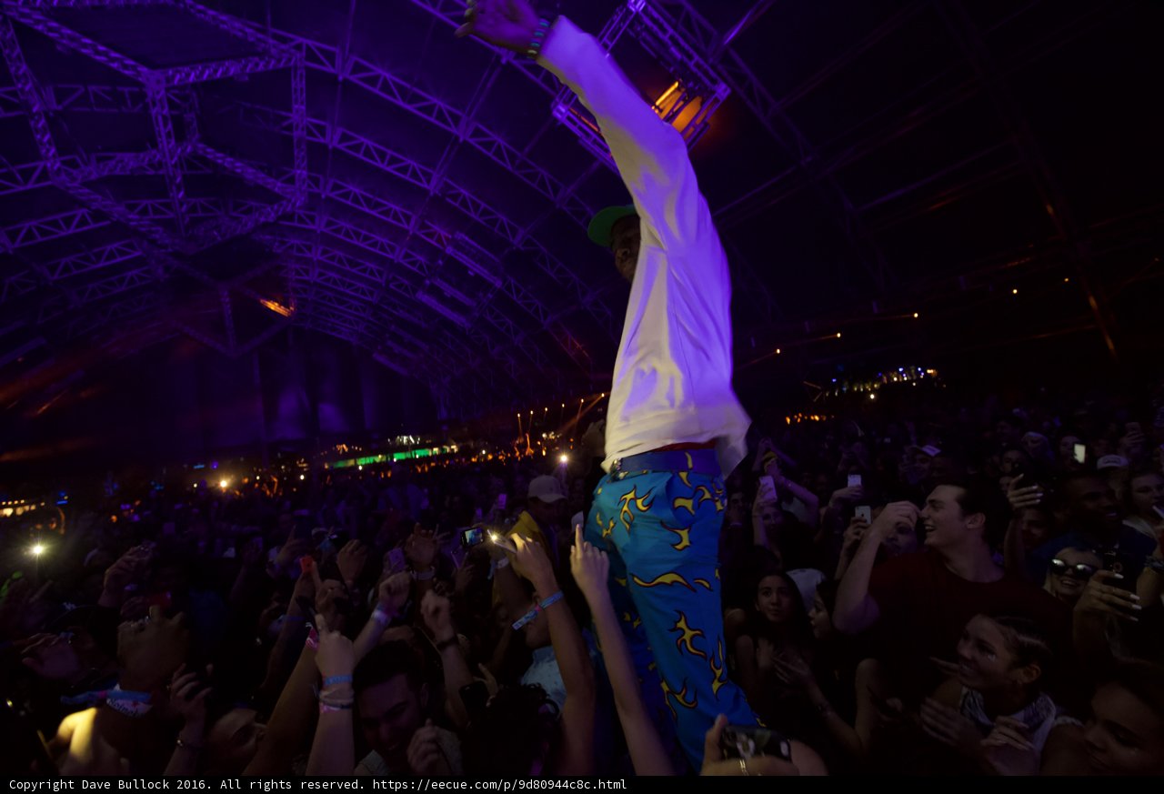 Frank Ocean Rocks the Night Club Crowd