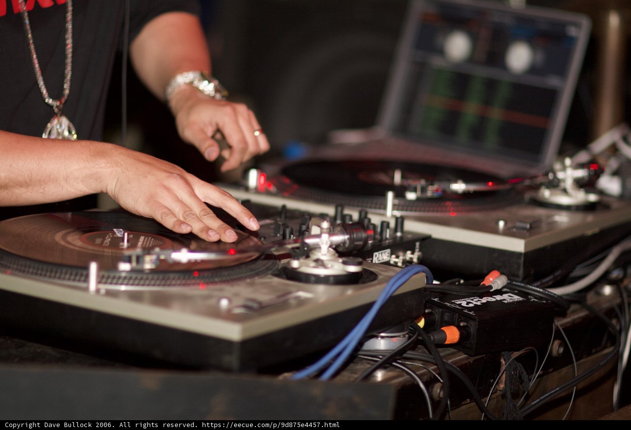 DJ Grooves