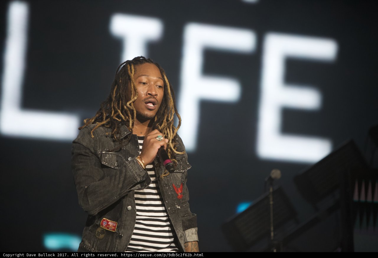 Dreadlocked Entertainer Takes the Stage