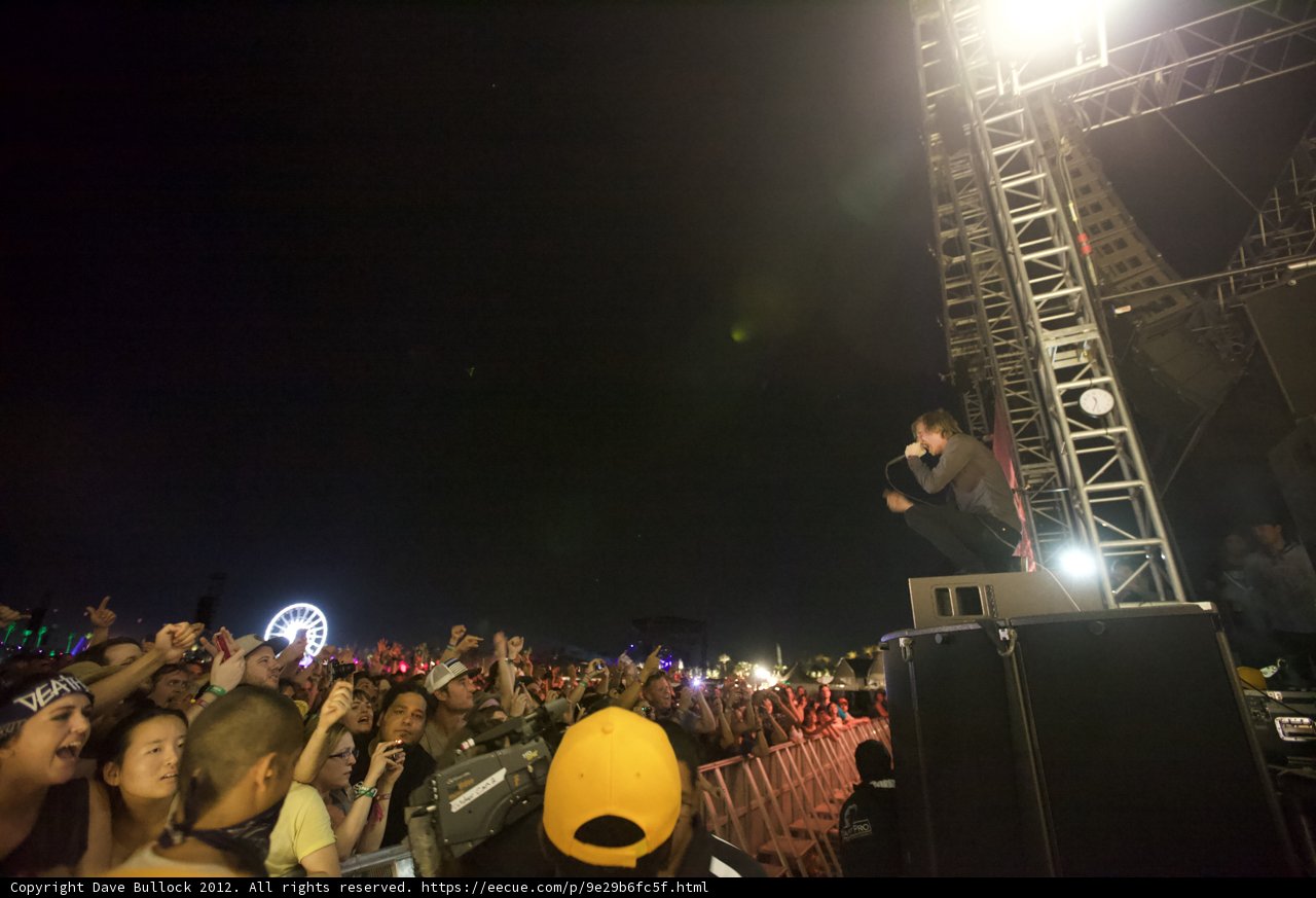 Sun Yujun Lights Up the Stage at Coachella Music Festival