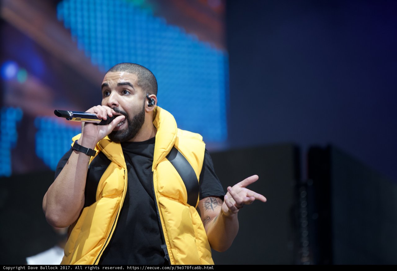 Drake's Electrifying Solo Performance