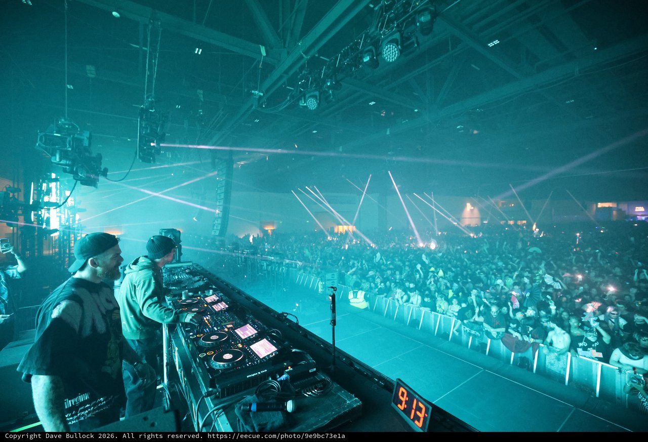 DJs Command Massive Crowd at Wobbleland 2026