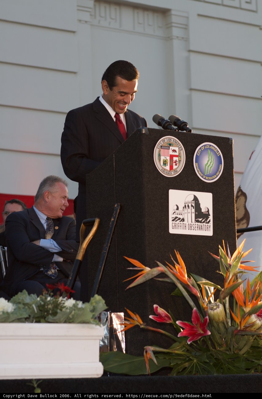 Mayor Antonio Villaraigosa addressing a crowd