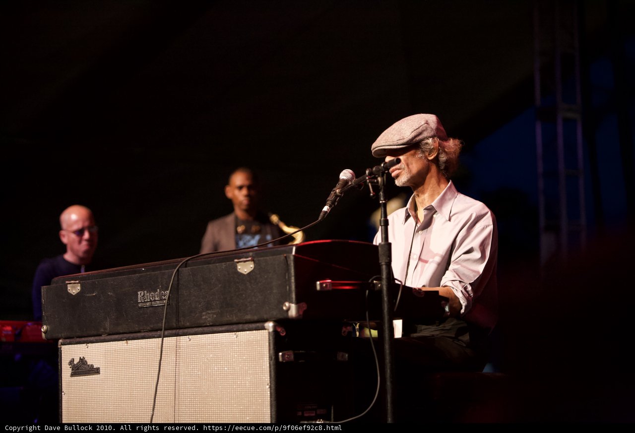 Dave Chappelle Rocks the Stage with his Keyboard Skills
