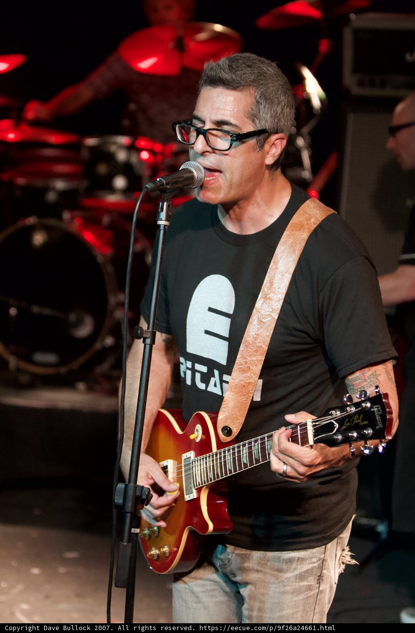 Brett Gurewitz Shreds on Electric Guitar in Glasshouse Concert