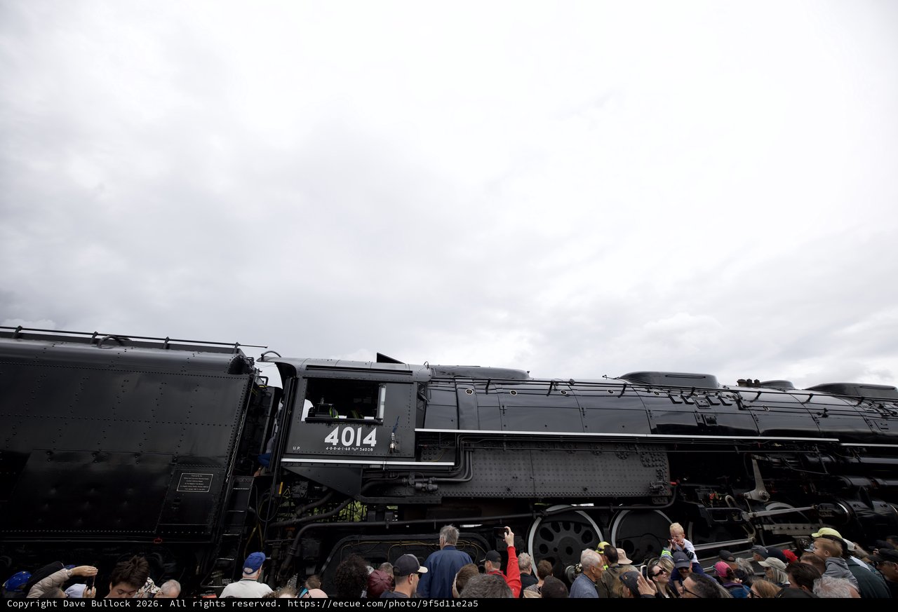 Big Boy 4014 Steam Locomotive Drawing Crowds