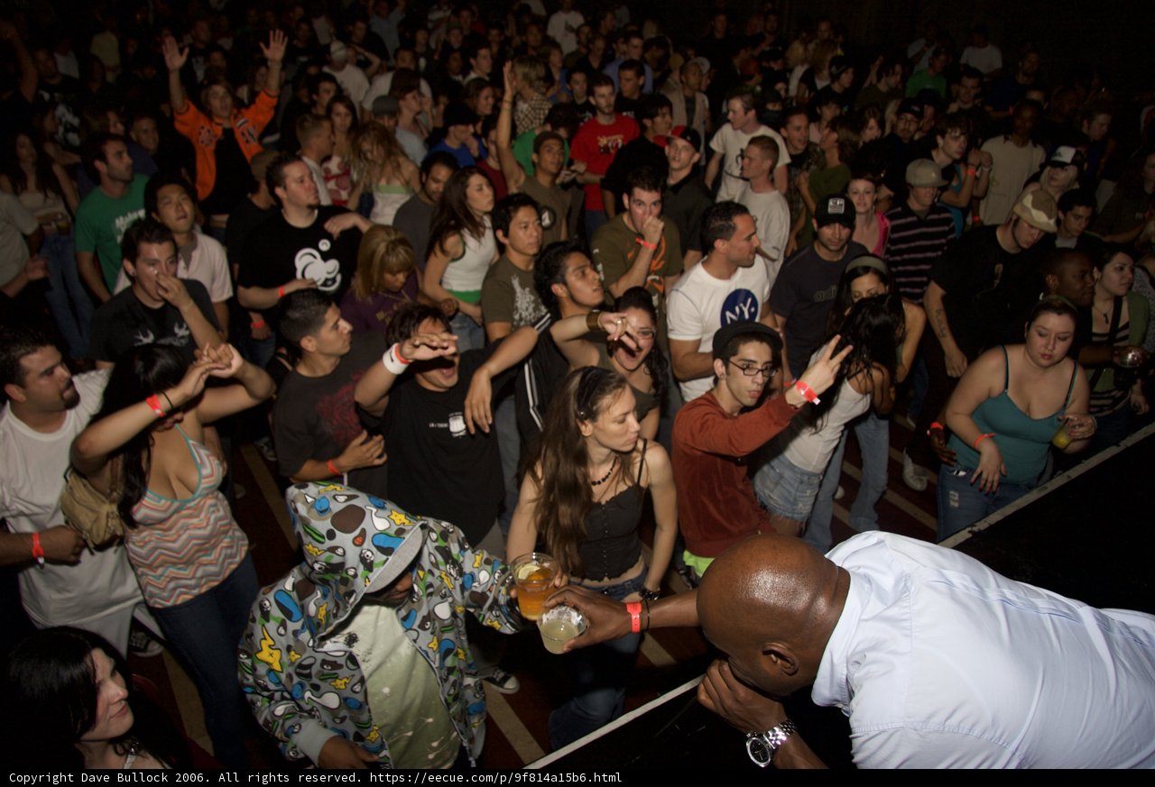 Funky Crowd Craze