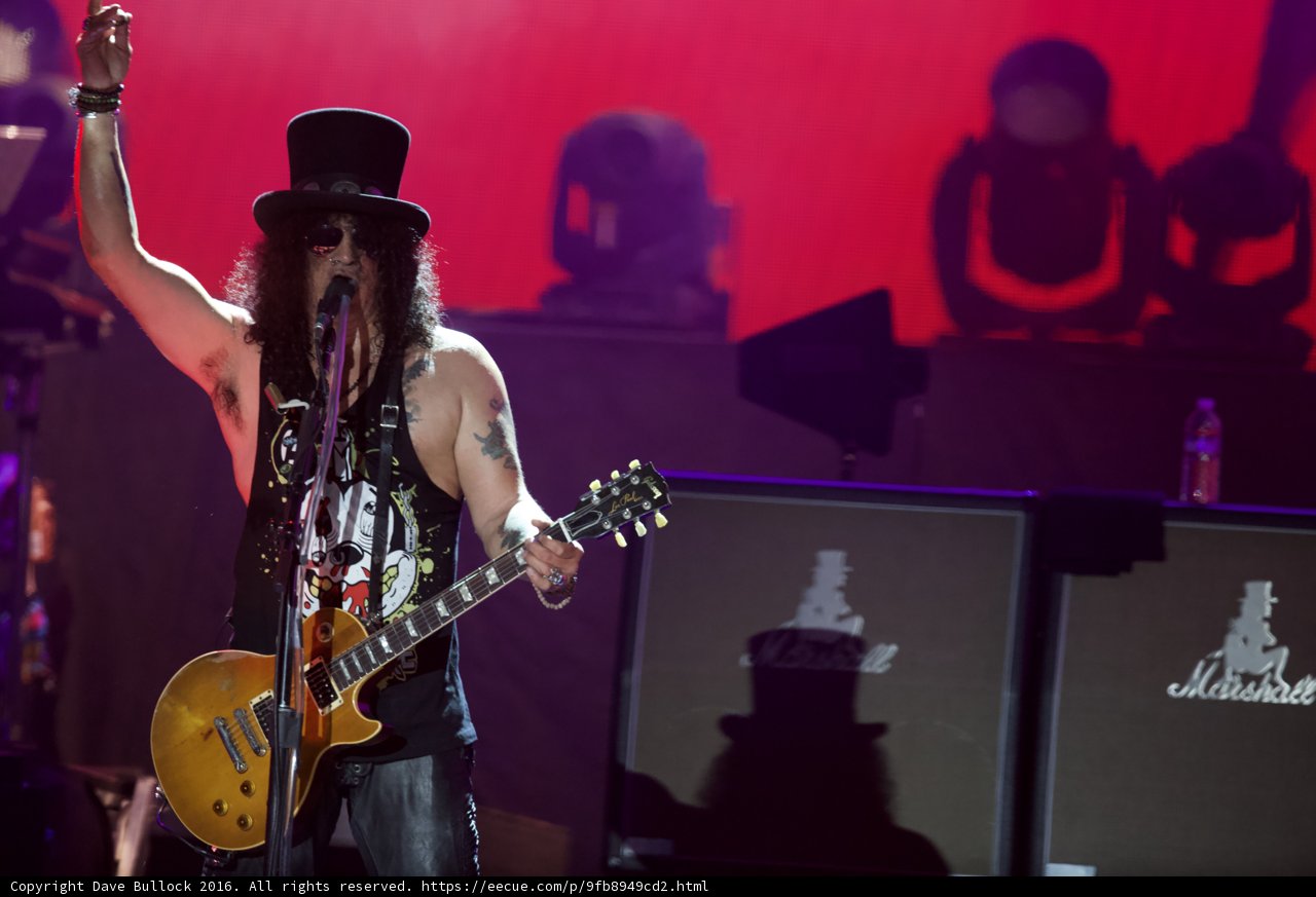 Slash Rocks Atlanta with Guns N Roses