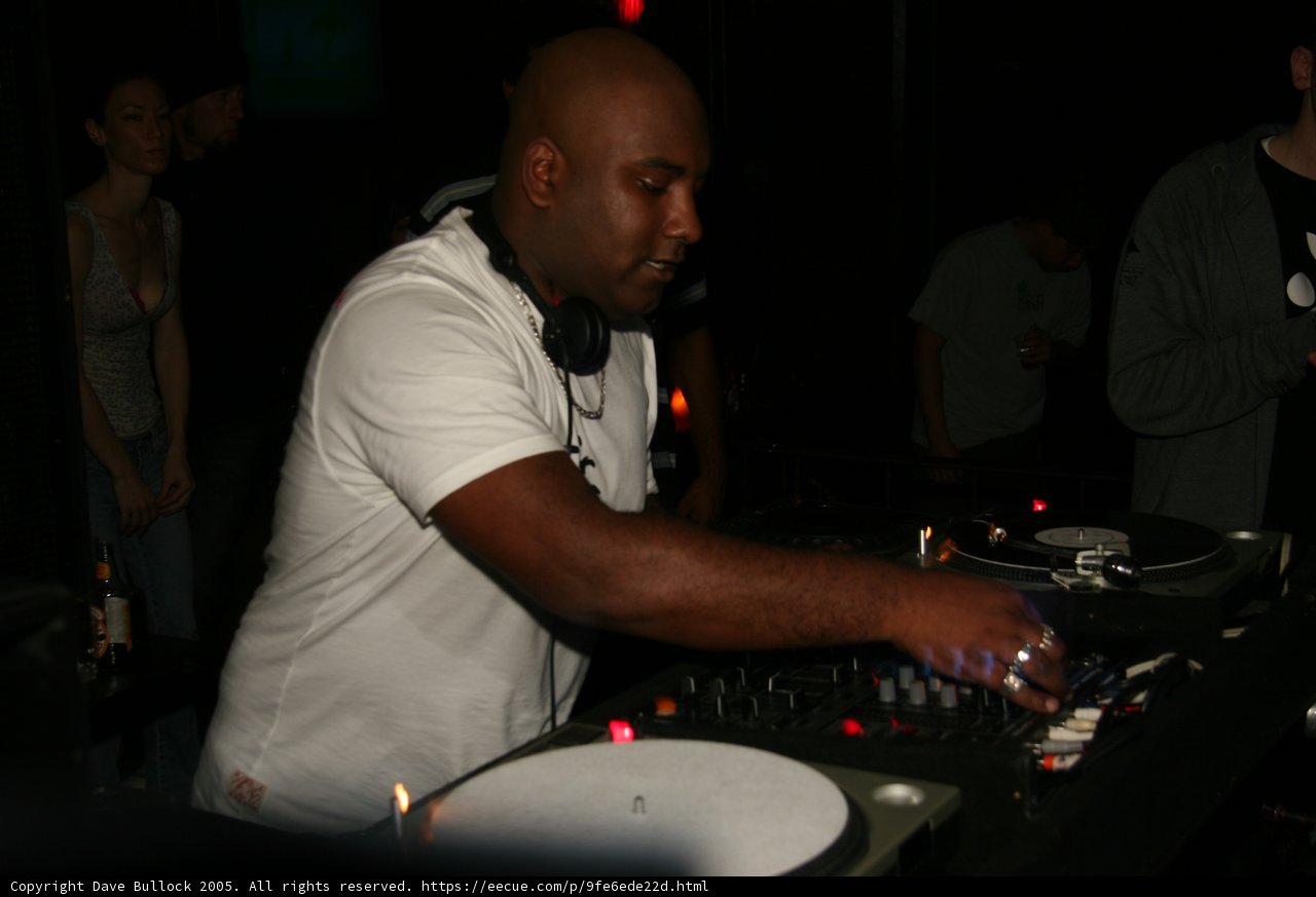 DJ Set Party Entertainer