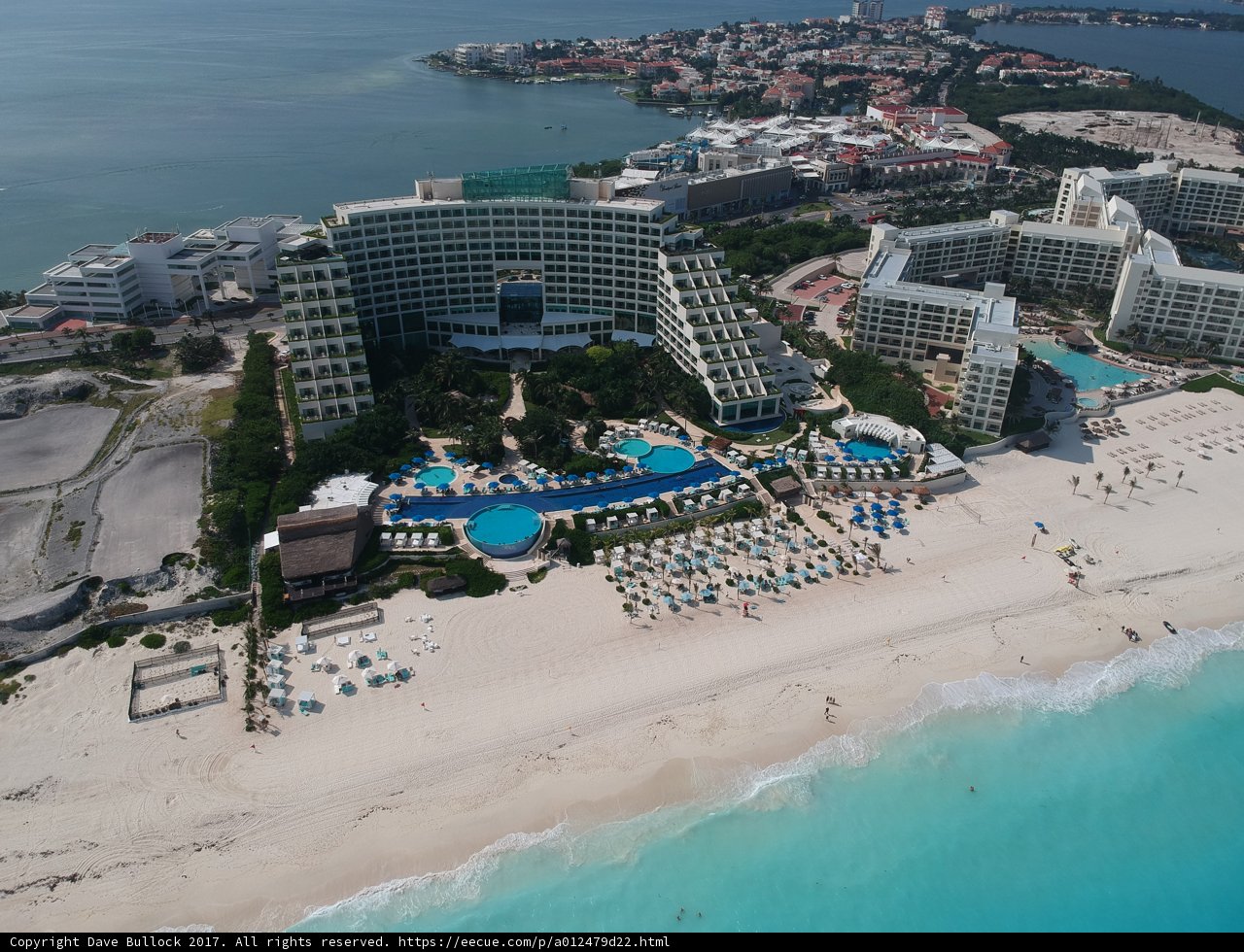 A View from Above: Cancun's Stunning Beach and Resort