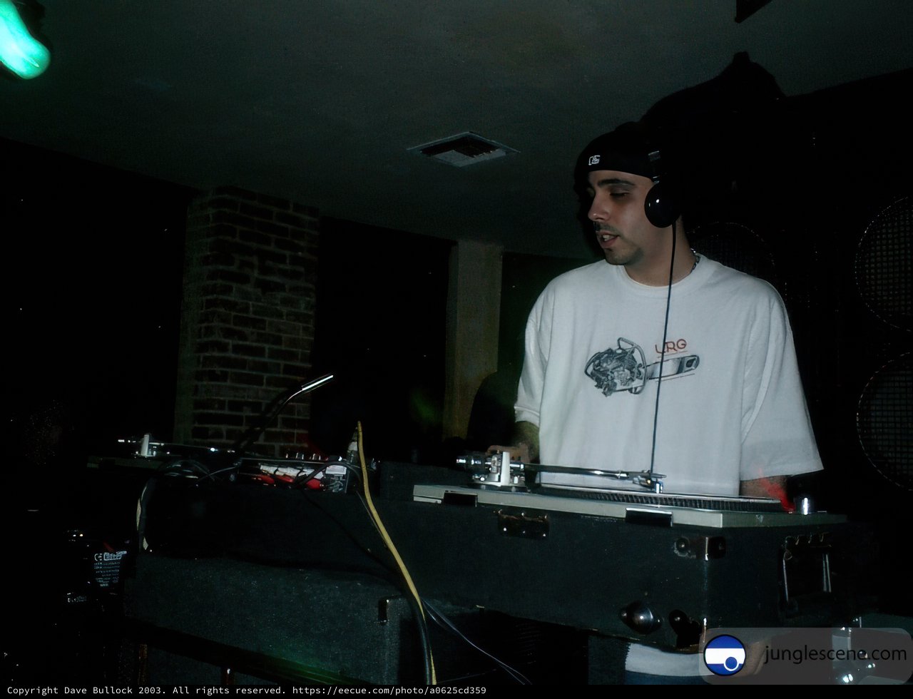 DJ Eric S Grooves to the Beat