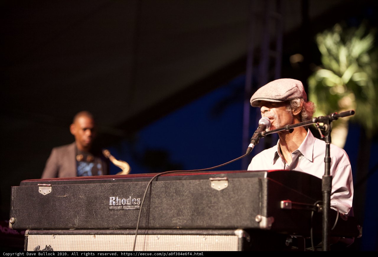 Keyboard Maestro Rocks the Crowd