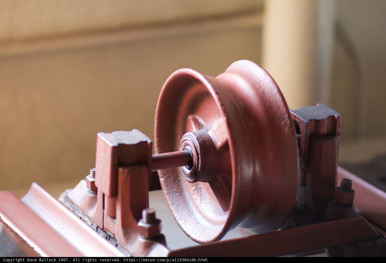 Spinning spokes in red and black