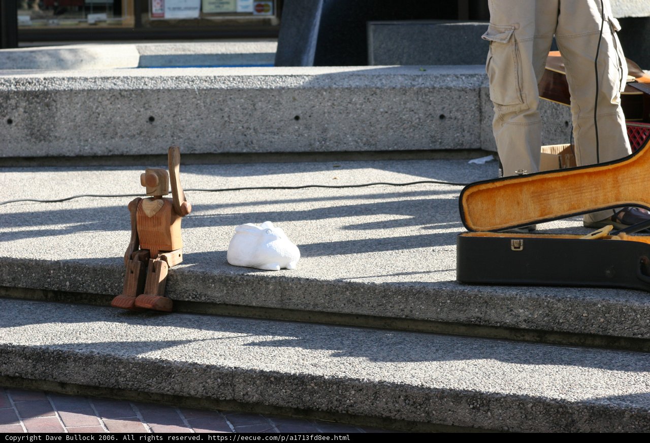 Bench-Lurking in Little Tokyo