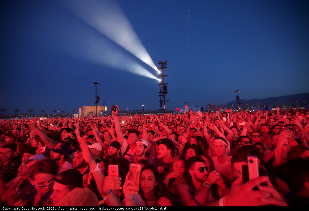 Phones Up, Energy High: Capturing the Moment at Coachella!